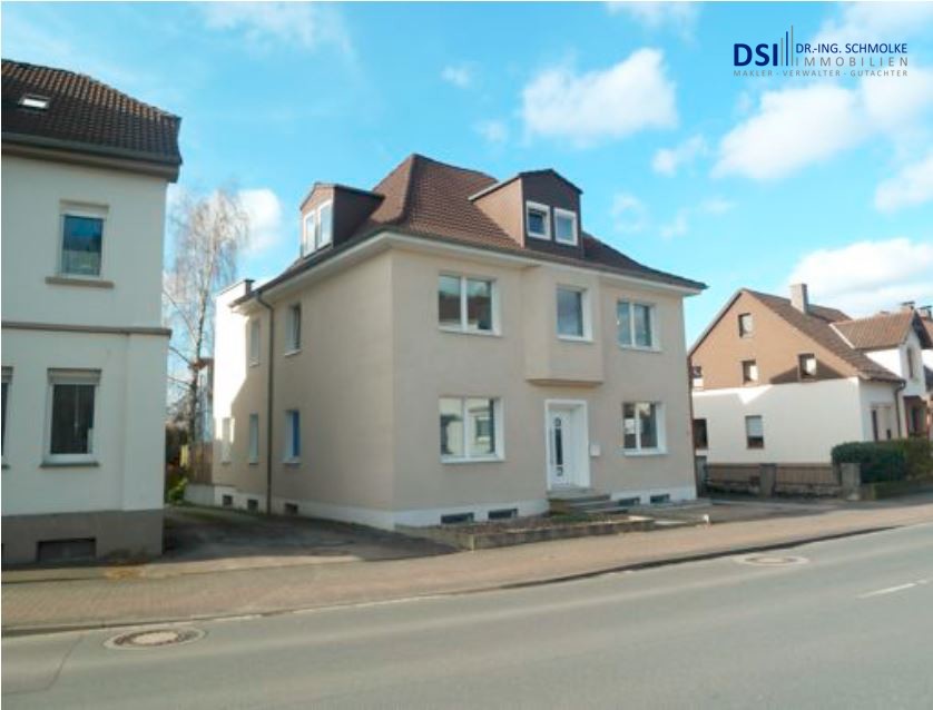 01 - Hausansicht von S�dosten, Stra�enansicht Erdgeschosswohnung Detmold