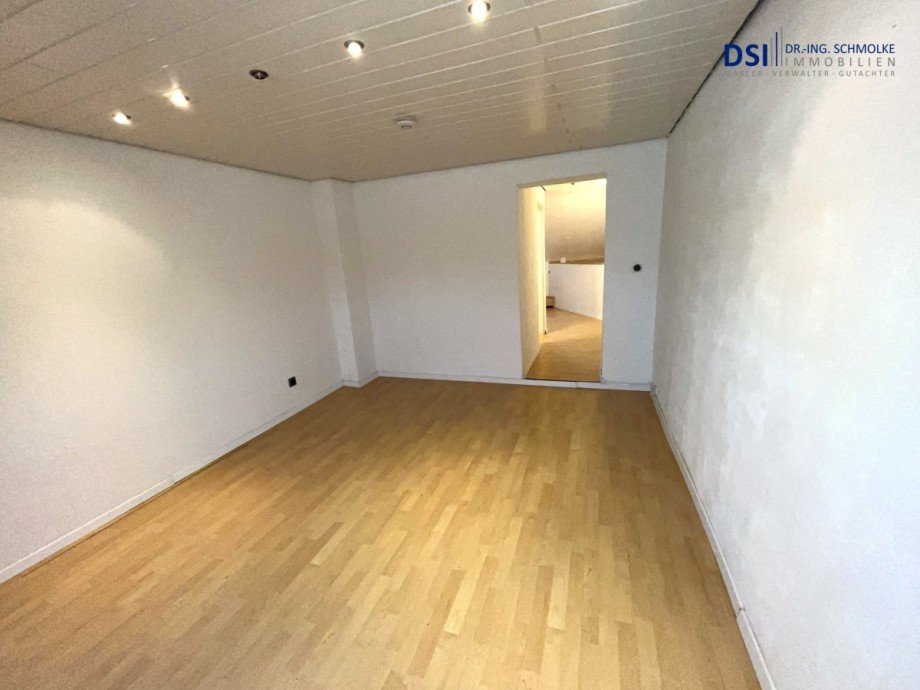 Raum-1 Dachgeschosswohnung K�ln / Ehrenfeld