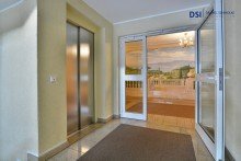 Etagenflur mit Aufzug Zentral gelegene 2-Zimmer-Wohnung mit Balkon!