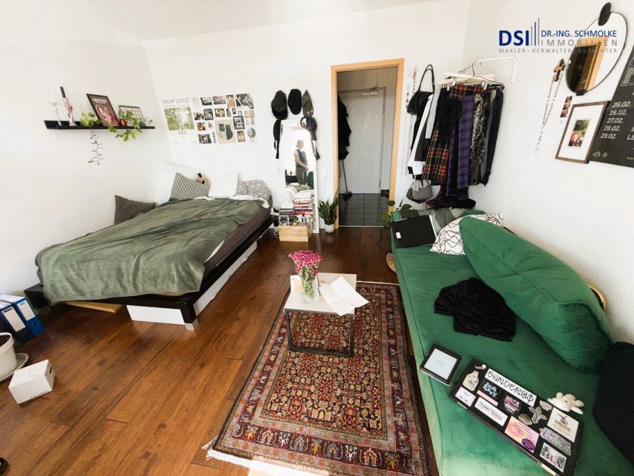 Wohn- und Schlafzimmer b Etagenwohnung K�ln