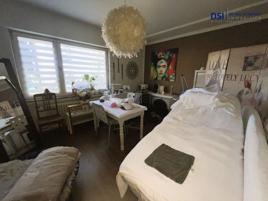 Schlafzimmer EG b Etagenwohnung K�ln