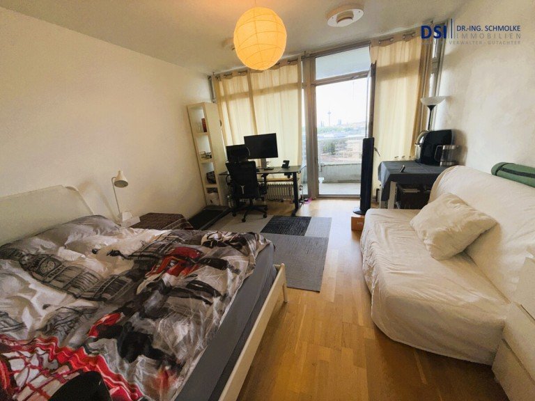 Wohn/Schlafzimmer a K�ln Etagenwohnung S�lz: Freundliches City-Apartment mit Balkon