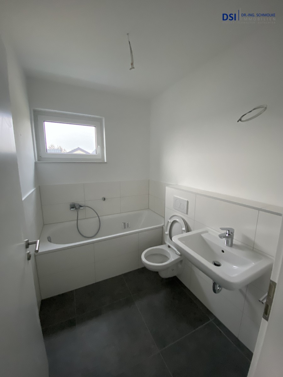 Wannenbad DG Maisonettewohnung K�ln / Wahn