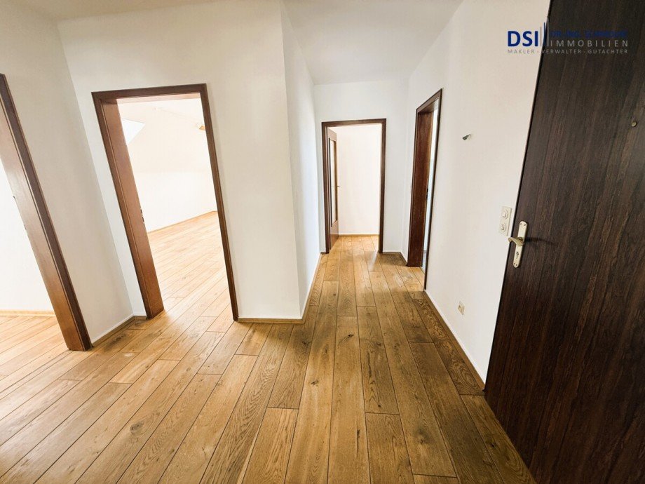 Flur b Dachgeschosswohnung K�ln