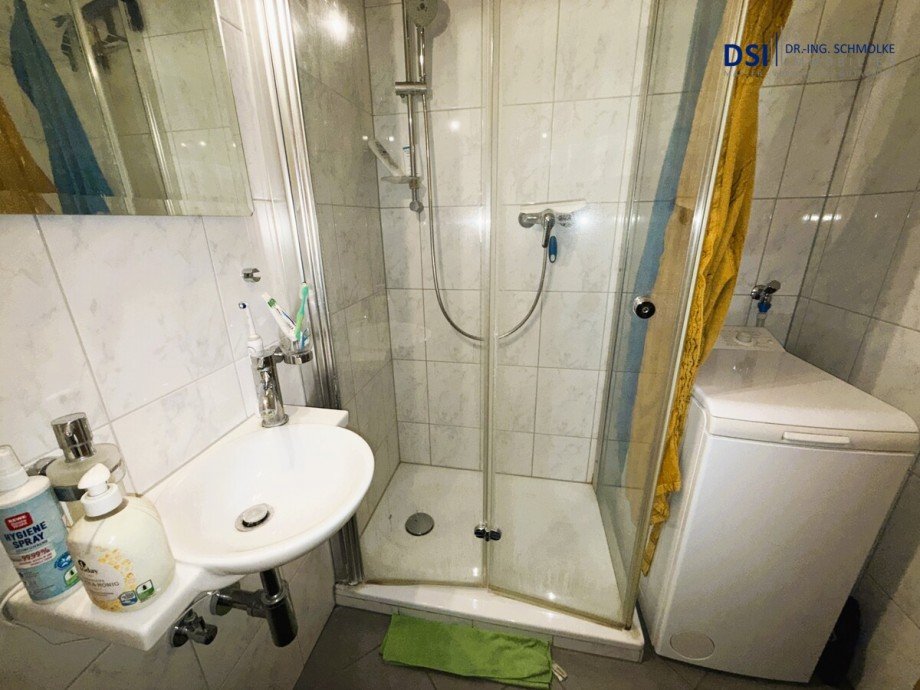 Badezimmer c Etagenwohnung K�ln