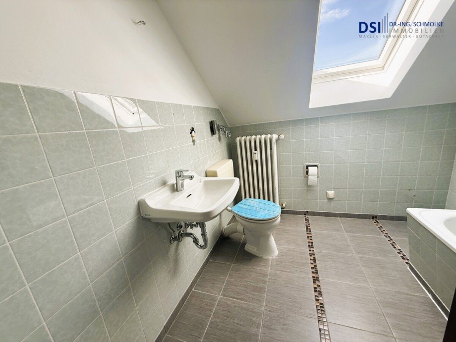 Badezimmer a Dachgeschosswohnung K�ln