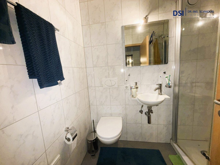 Badezimmer a Etagenwohnung K�ln