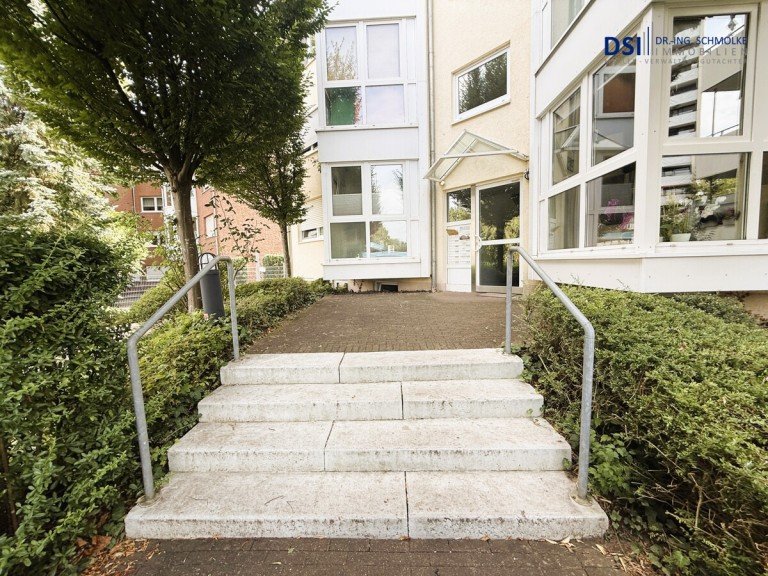 Eingang b Br�hl Etagenwohnung Attraktive 2-Zimmer-Wohnung mit Terrasse und Tiefgaragenstellplatz!