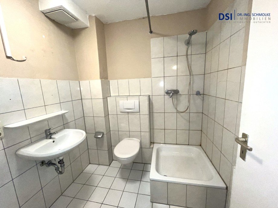 Badezimmer-a Dachgeschosswohnung K�ln / Ehrenfeld