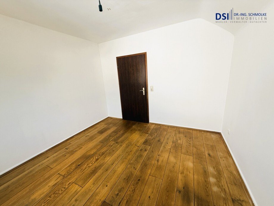 Schlafzimmer 1 b Dachgeschosswohnung K�ln