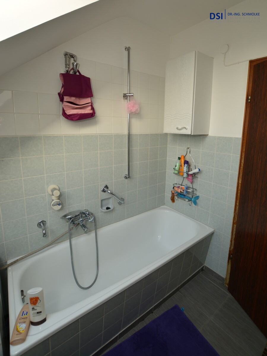 Badewanne Dachgeschosswohnung K�ln