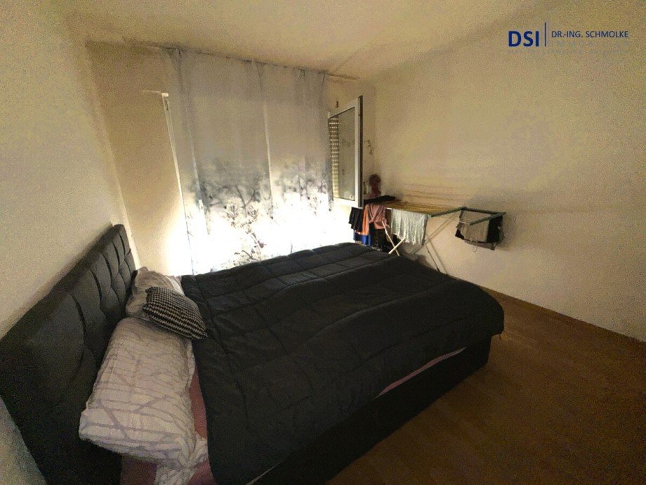Schlafzimmer b Etagenwohnung Br�hl