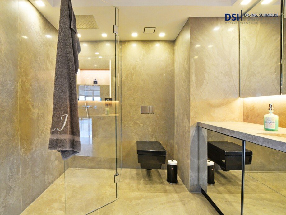 Badezimmer b Etagenwohnung K�ln