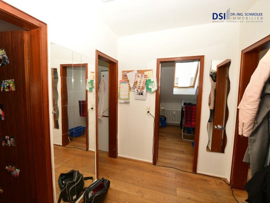 Flur b Dachgeschosswohnung K�ln