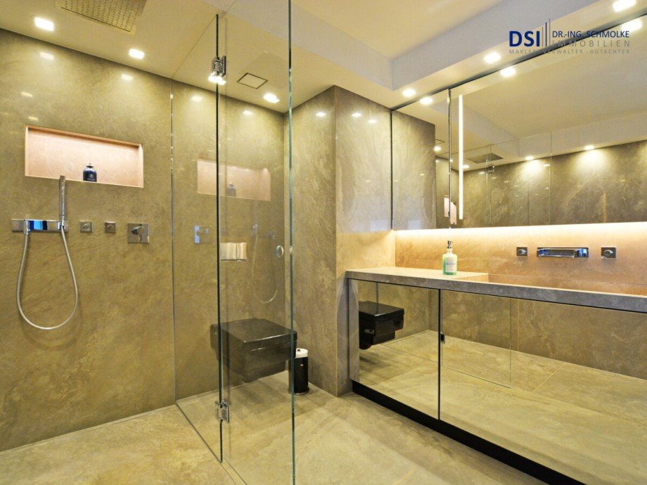 Badezimmer c Etagenwohnung K�ln