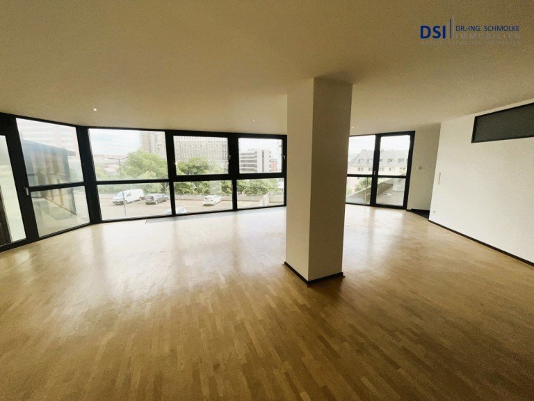Wohnzimmer b K�ln Loft-Studio-Atelier S�lz: Exklusives Wohnen im Loft mit viel Licht
