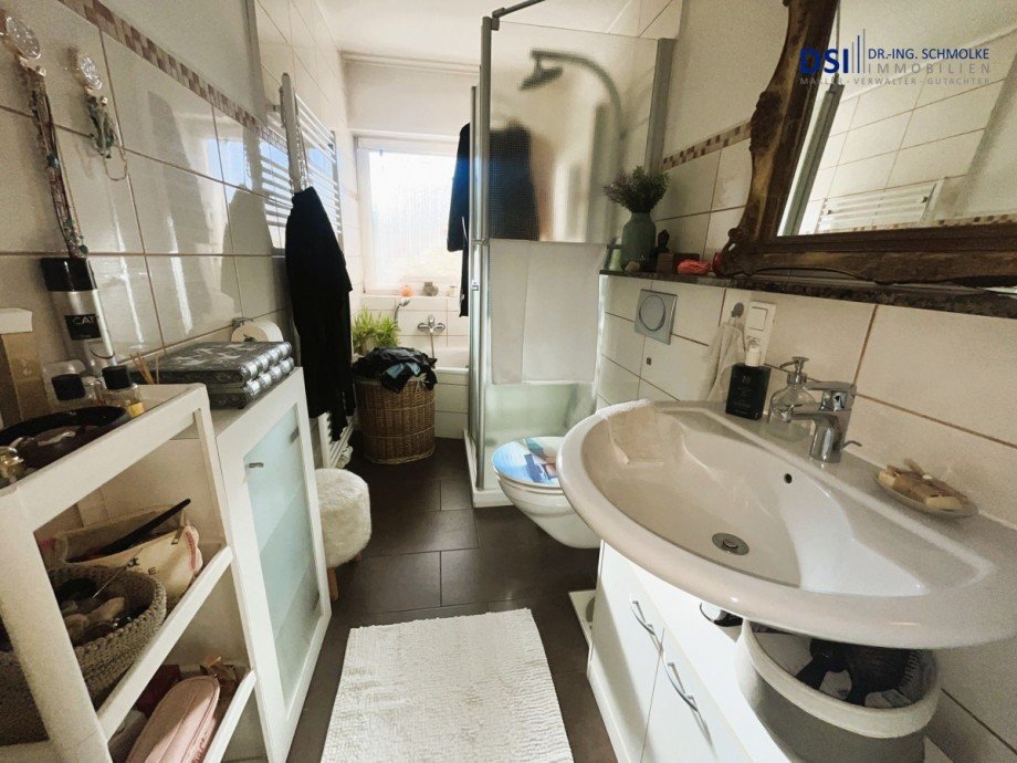 Badezimmer EG a Etagenwohnung K�ln