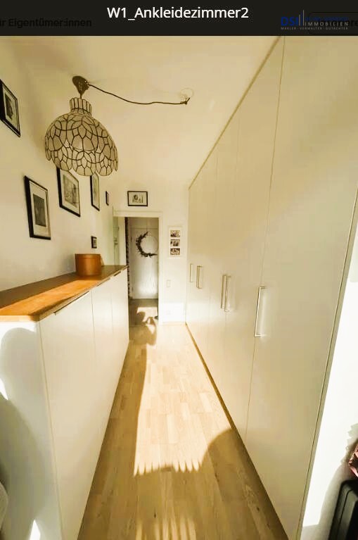 Ankleidezimmer b Etagenwohnung K�ln