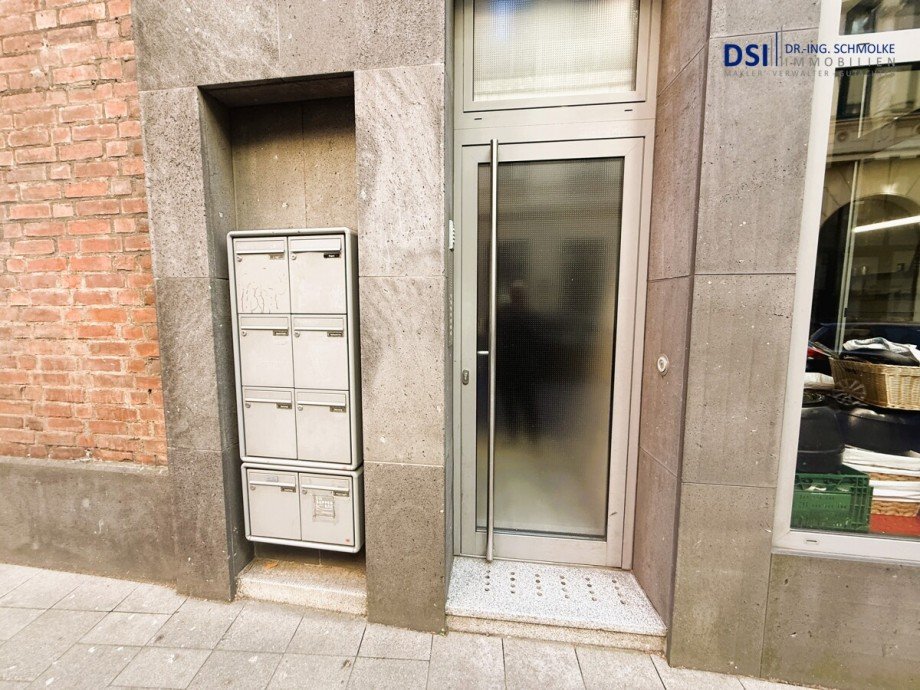 Eingangst�re a Haus K�ln