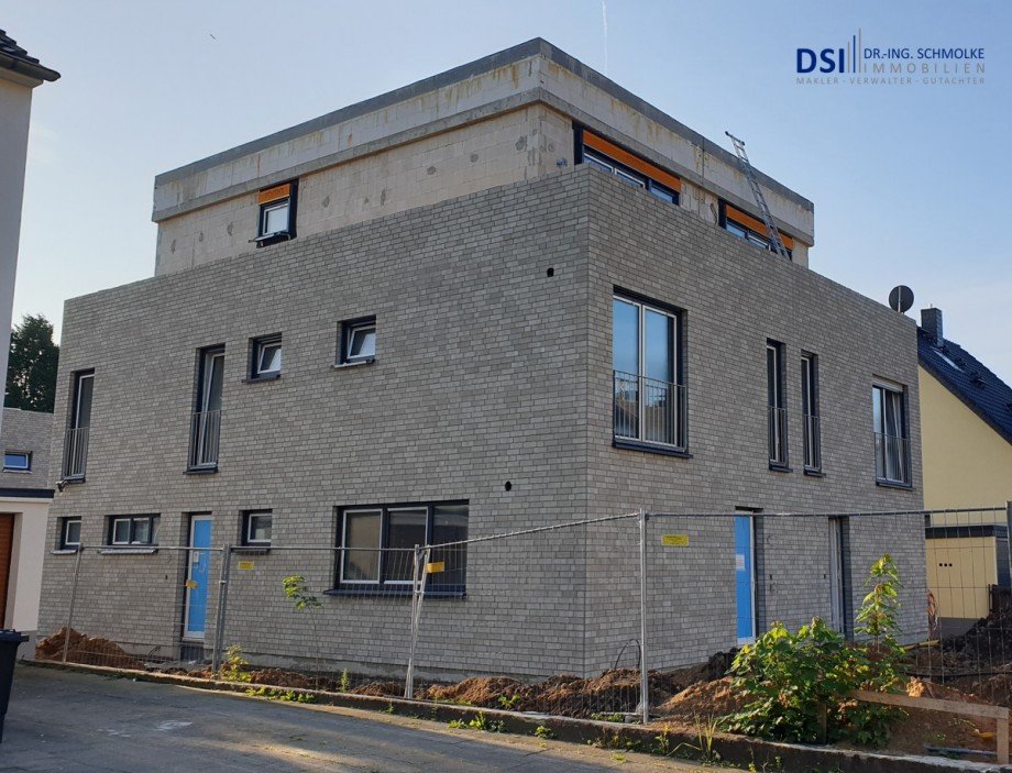 Stra�enansicht Maisonettewohnung K�ln / Wahn
