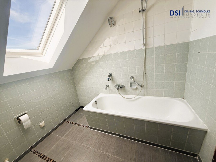 Badewanne Dachgeschosswohnung K�ln
