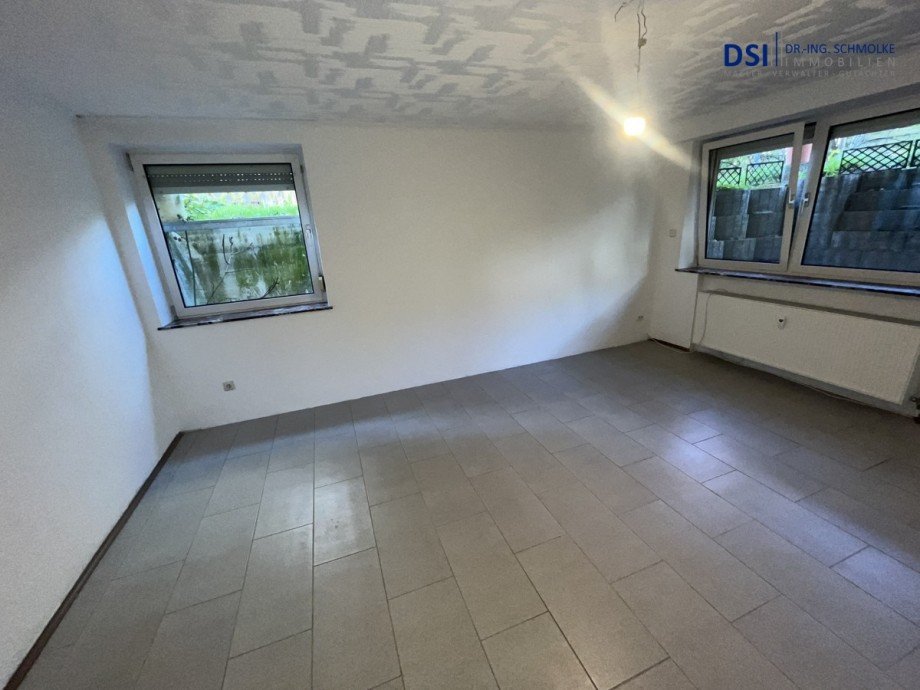 Wohnzimmer UG b Etagenwohnung K�ln