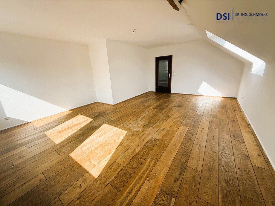Wohnzimmer c Dachgeschosswohnung K�ln