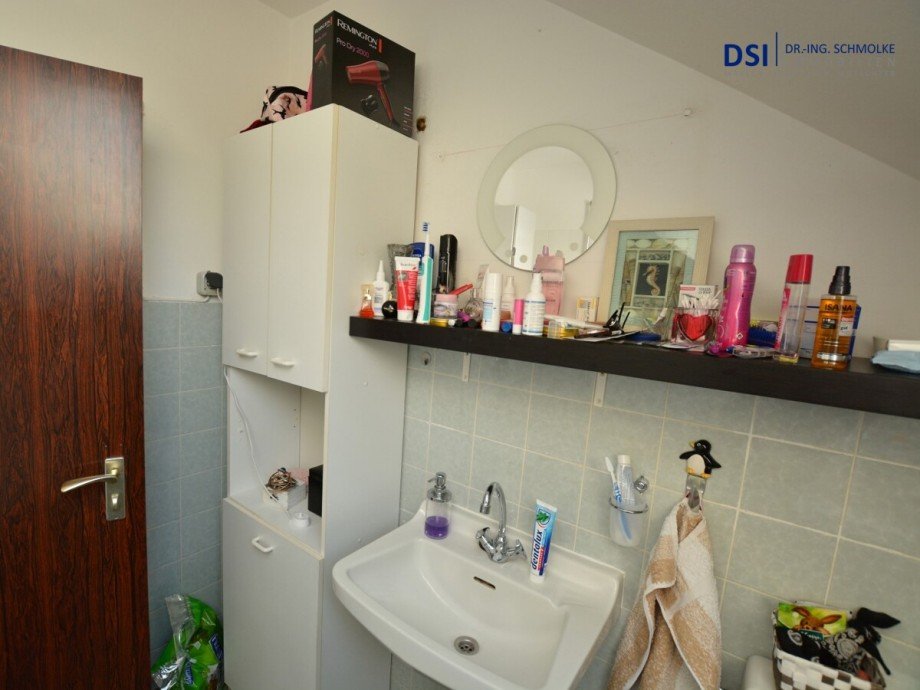 Badezimmer b Dachgeschosswohnung K�ln