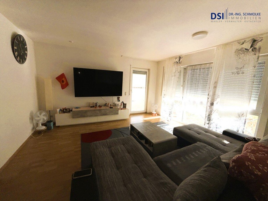 Wohnzimmer b Etagenwohnung Br�hl