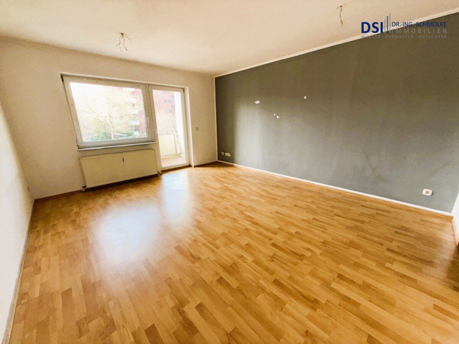 Wohnzimmer b Etagenwohnung Br�hl