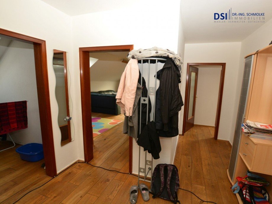 Flur c Dachgeschosswohnung K�ln